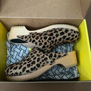 Leopard Swedish hasbeens husband clog